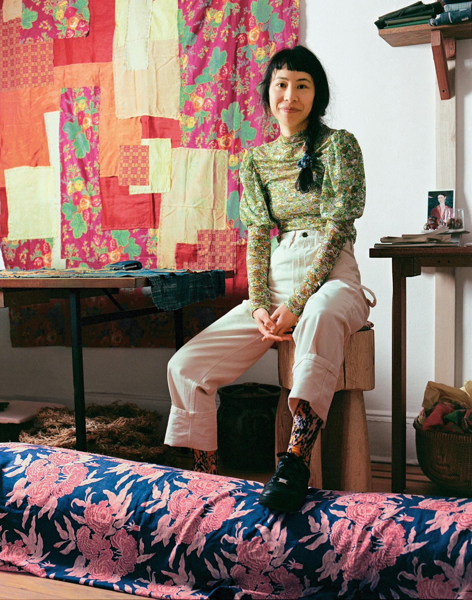 l'artiste Megumi Shauna Arai dans son atelier