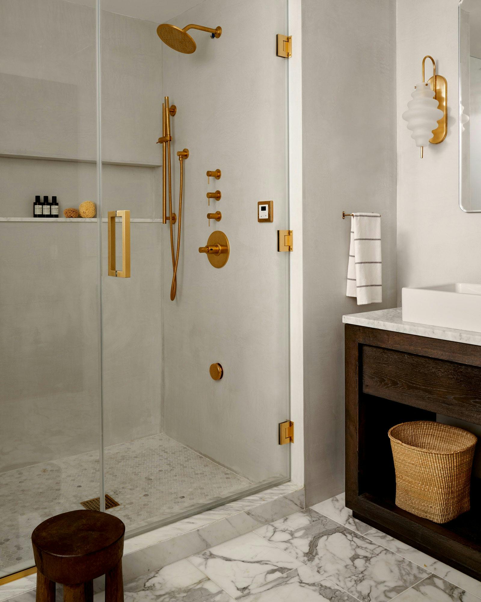 L'image peut contenir un coin de salle de bain intérieur et un design d'intérieur