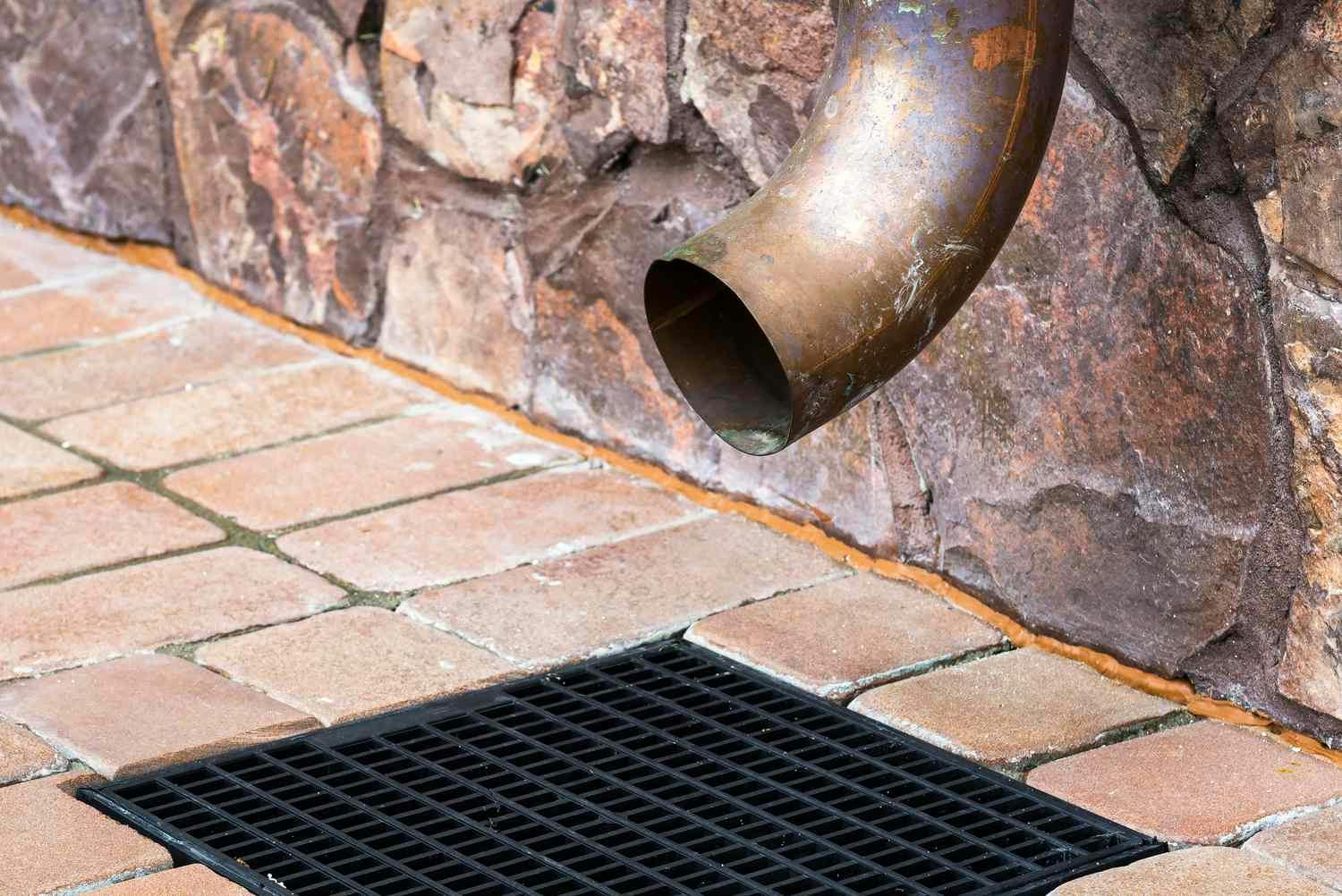Comment installer un système de drainage de puisard pour votre cour