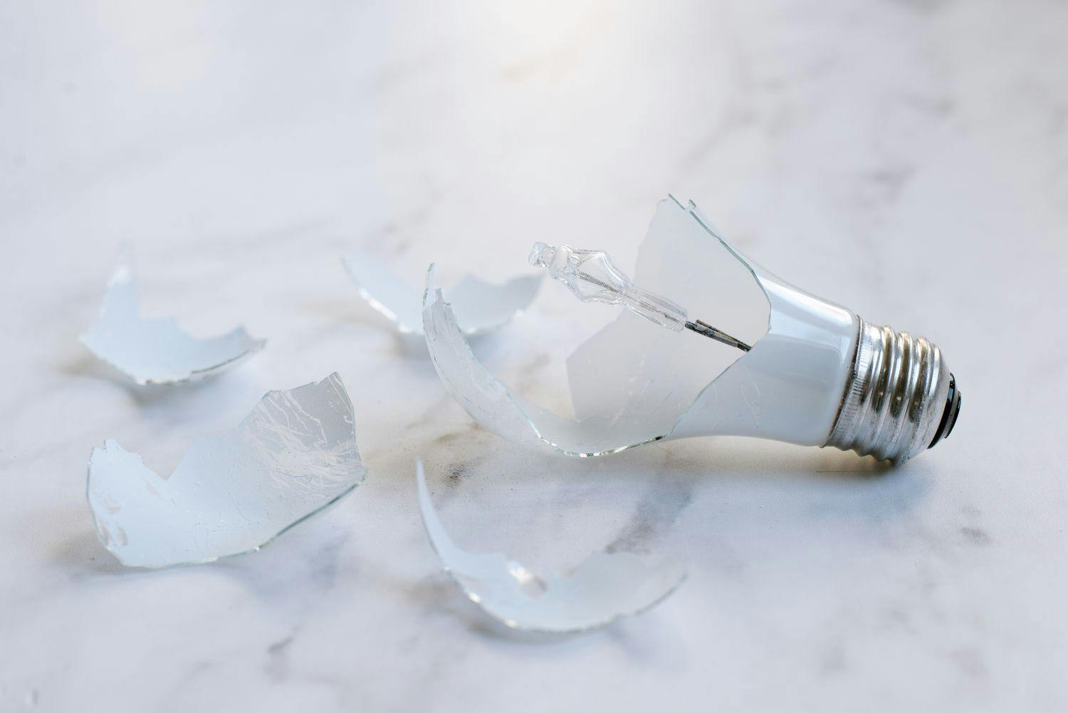 Comment retirer une ampoule cassée : 5 méthodes