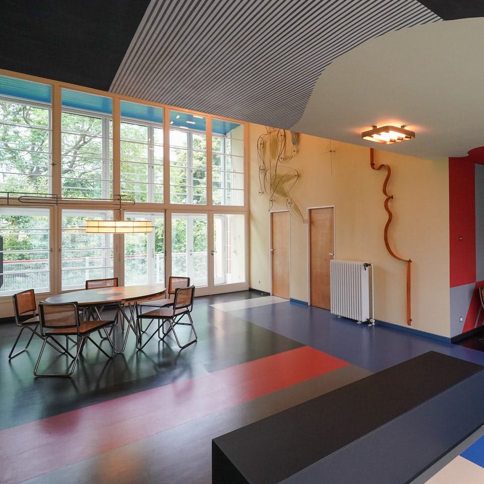 Design d'intérieur Bauhaus : tout ce que vous devez savoir sur le style géométrique