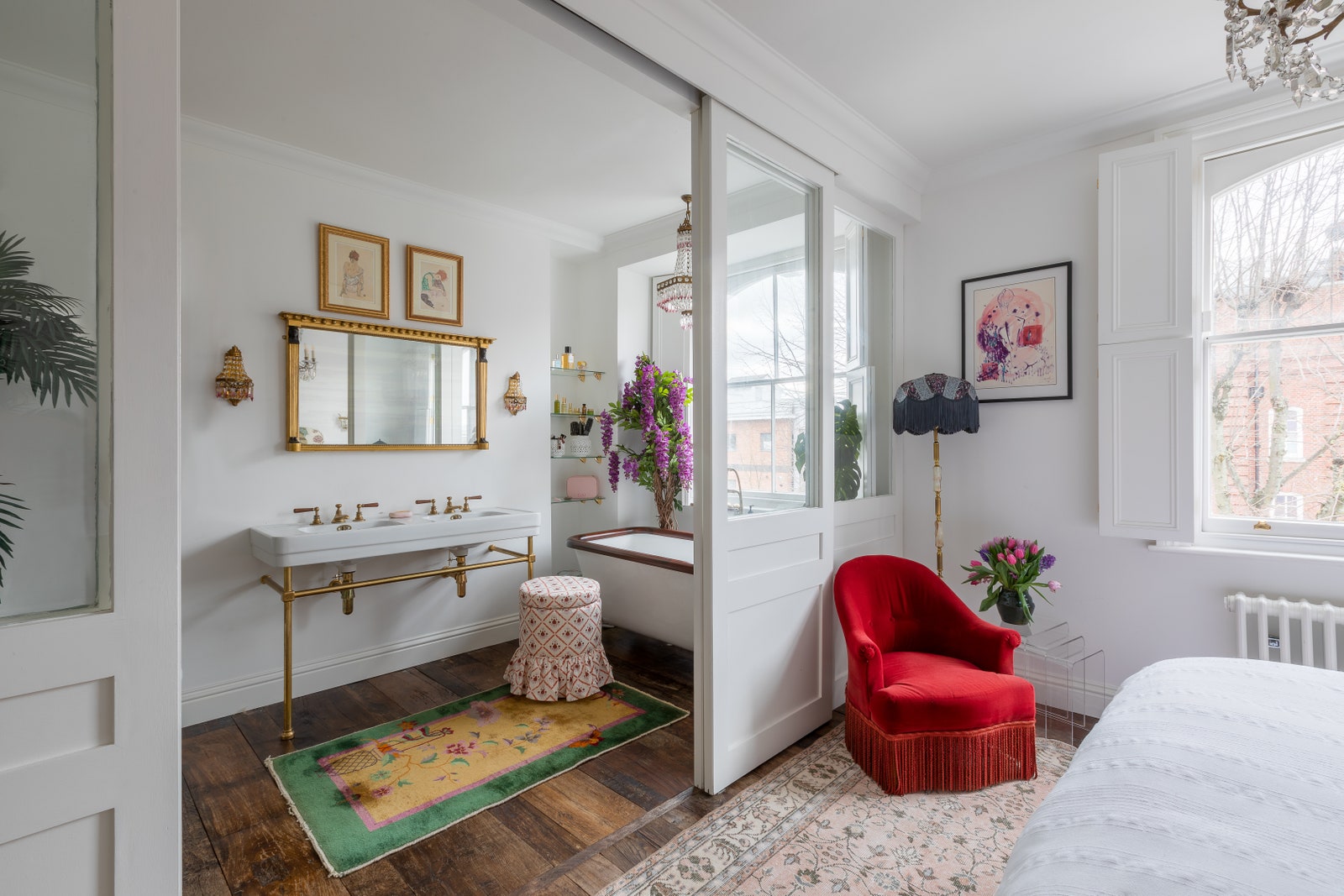 L'image peut contenir Revêtements de sol Design d'intérieur Intérieur Tapis Meubles Porte Chambre et salon