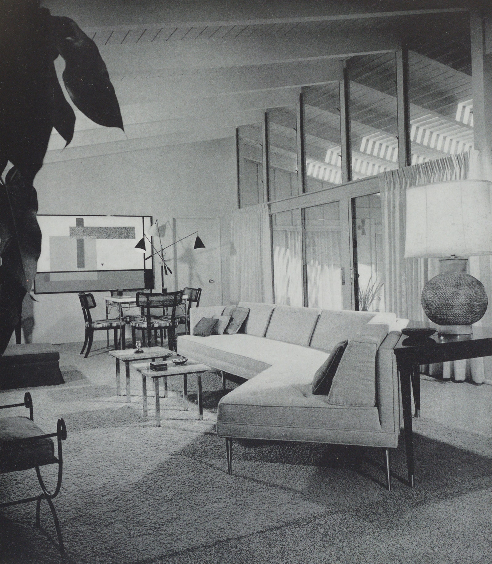 Une coupe à l'intérieur de la Stanthony Hospitality House à Shadow Mountain Club California du numéro de janvier 1956 de. . .