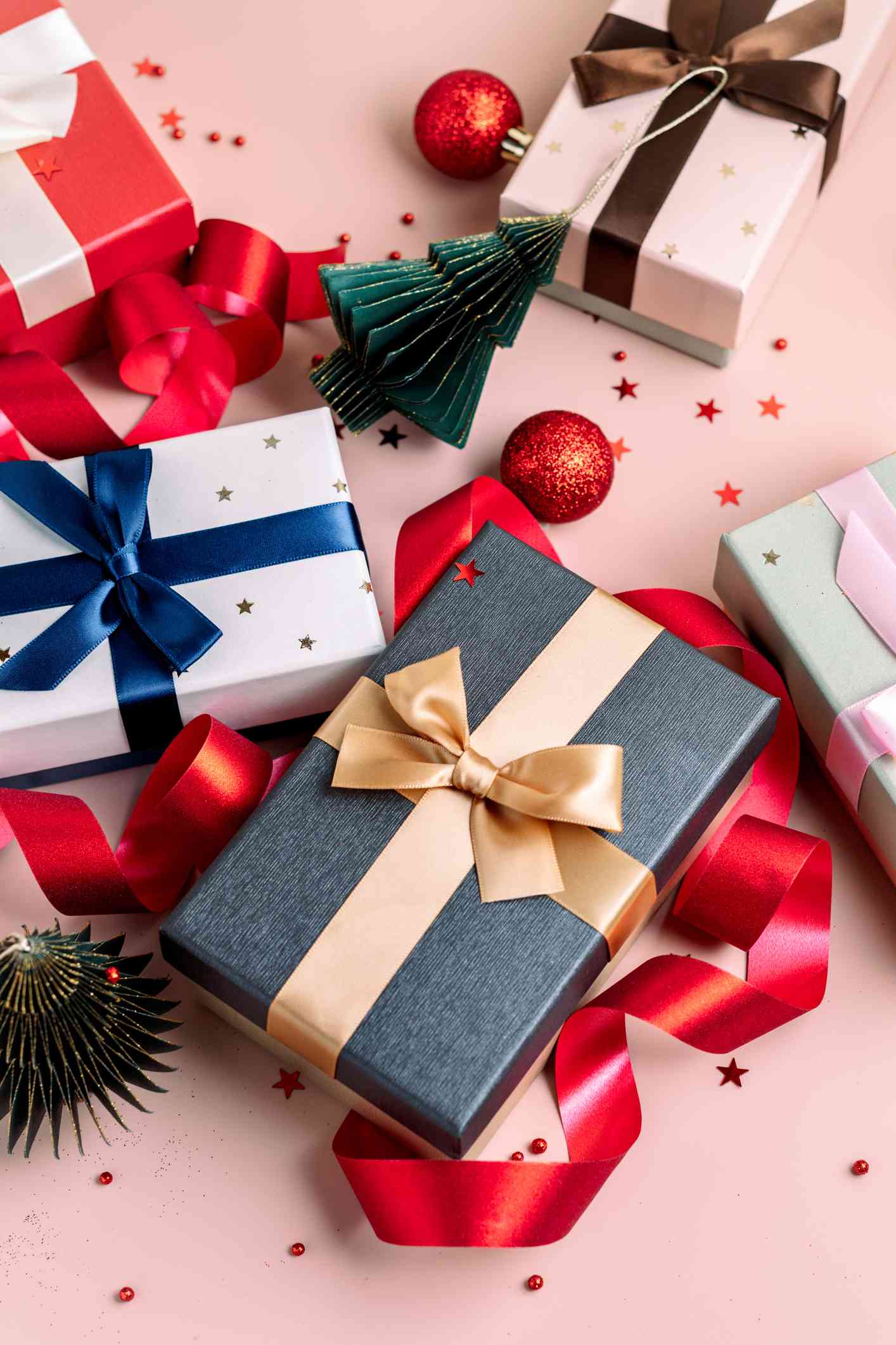 Cadeaux emballés dans des coffrets cadeaux