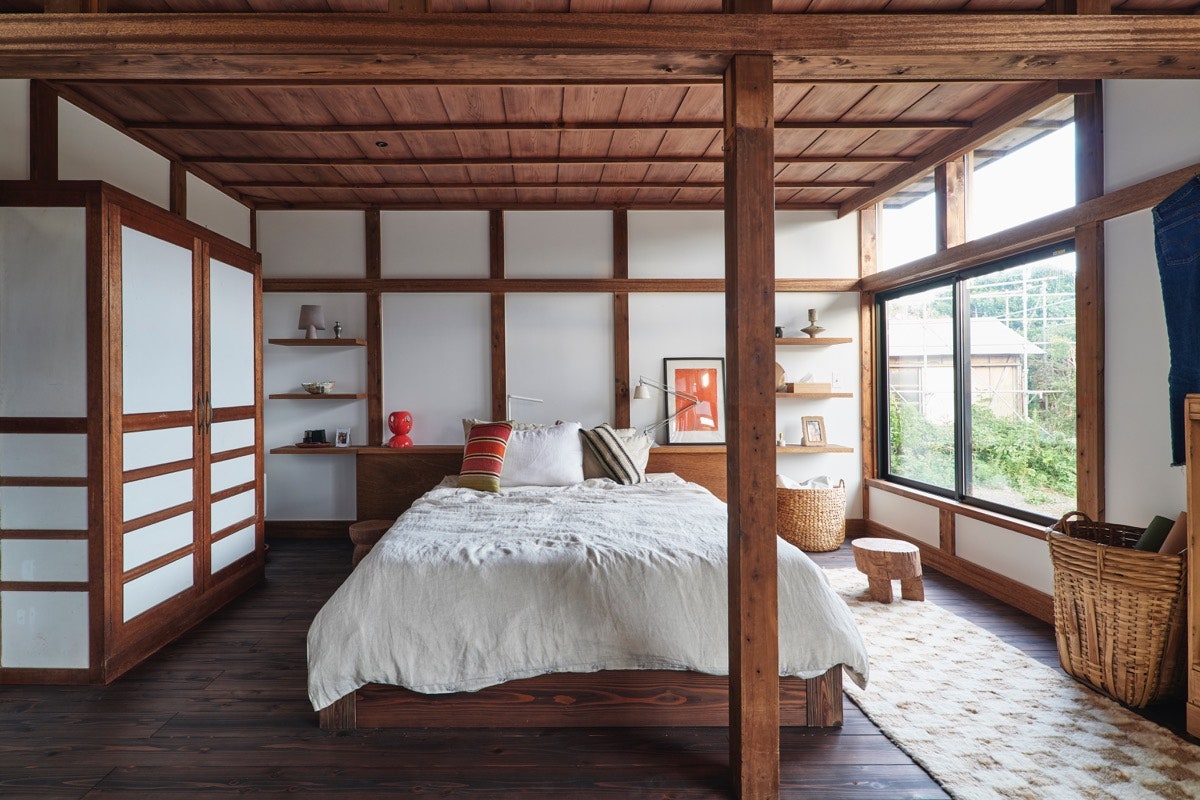 L'image peut contenir du bois Design d'intérieur Intérieur Bâtiment de logement Meubles Lit Bois franc Chambre et chambre à coucher